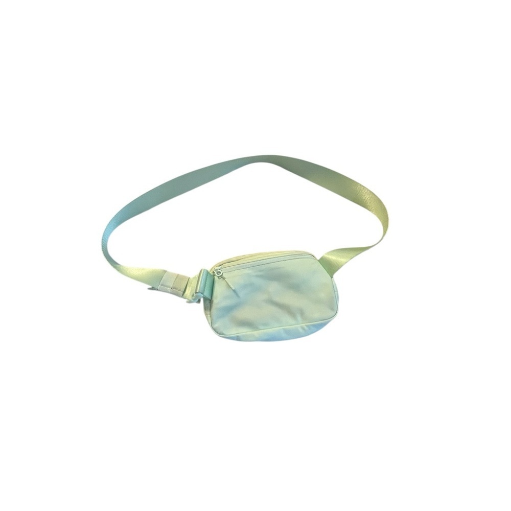 Lululemon Everywhere Belt Bag – Mint Green - Picture 2 of 8
